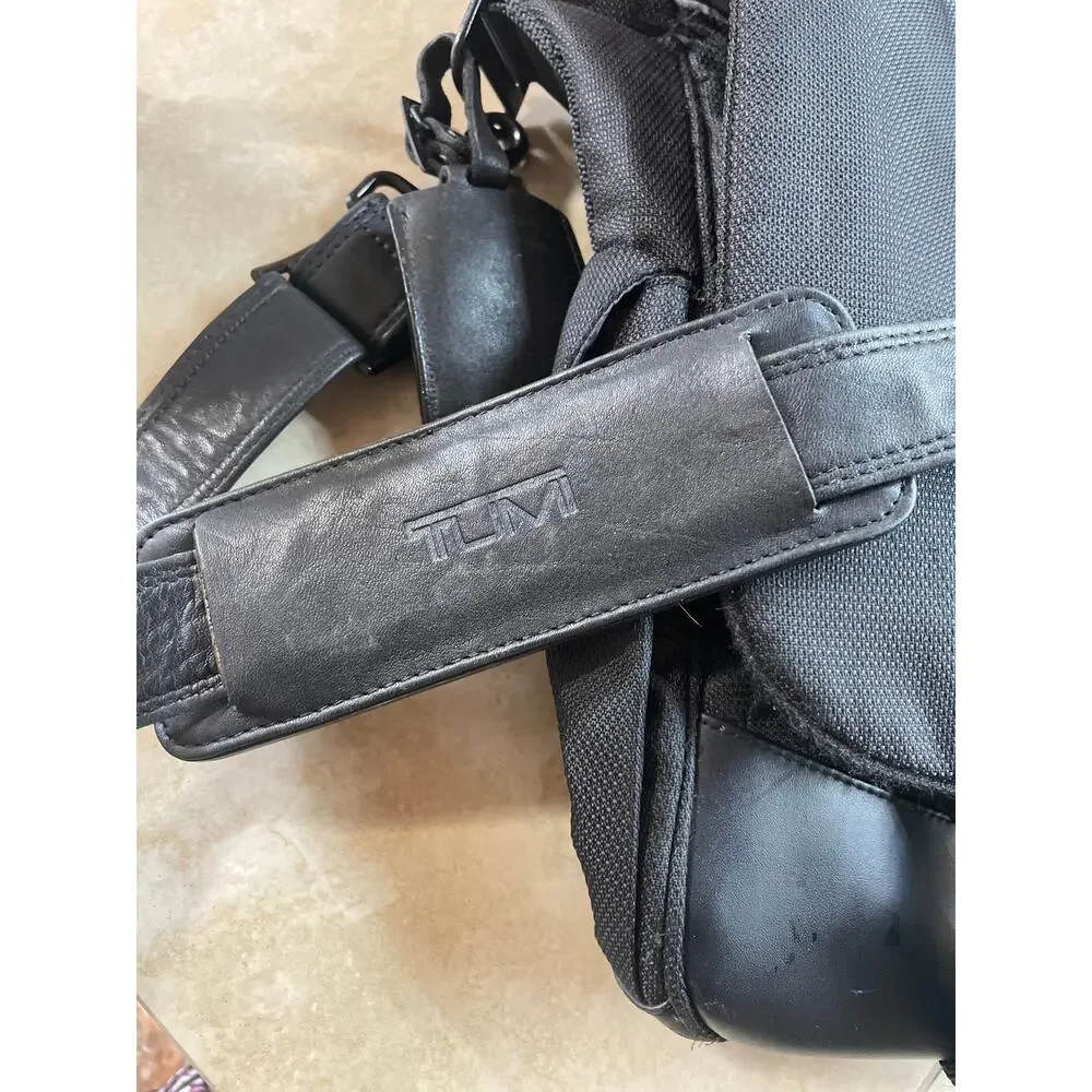 TUMI Bag Messenger Laptop Briefcase Shoulder Travel Work Nylon Black Job
